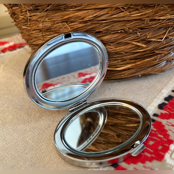 Pretty Butterfly Compact Mirror - Picture 2 of 7